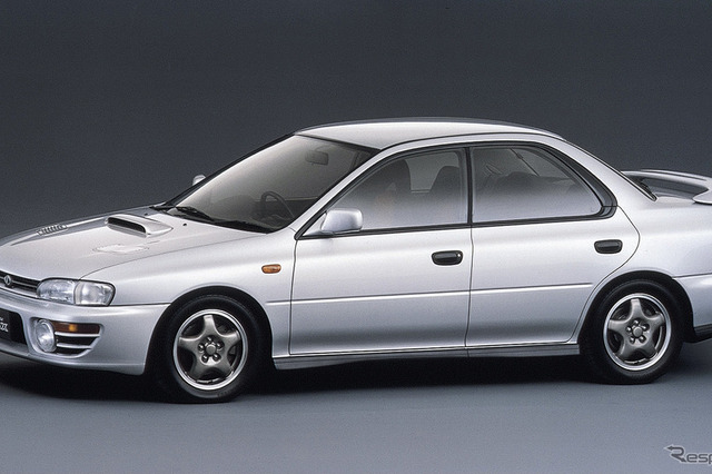 1992年スバル・インプレッサ・セダンWRX