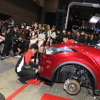 TOYOTA GAZOO Racingブースでカスタムパーツ交換を実演