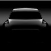 2019年発売か!? テスラ新型EVコンパクトSUV、姿現す！