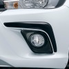 トヨタ ハイラックス X ハロゲンフロントフォグランプ/フロントバンパーL字ガーニッシュ（ブラック塗装）