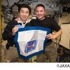 ISS滞在100日目を祝う油井宇宙飛行士とチェル・リングリン宇宙飛行士