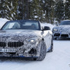 BMW Z4 新型とトヨタ スープラ （写真奥）がテストをおこなう様子をスクープ