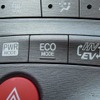 市販車ではEV/HVの切り替えスイッチが付いた。