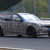 BMW最強の直4搭載へ…3シリーズ 新型、「ツーリング」の高速テストを目撃 画像