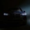 BMW X7 の市販モデルのティザーイメージ