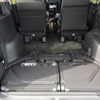 床下にフラットにしまえる3列目シート。荷室の横幅が犠牲にならないところが他のミニバンと異なる。