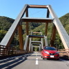 宮崎・西米良村の木造橋、かりこぼうず大橋にて。