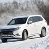 三菱 アウトランダーPHEV。電動四駆の安定感に改めて驚かされる（三菱雪上試乗会）