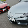 トヨタ スープラ 新型（右）とBMW Z4（左）