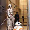 レイ、BB-8等身大フィギュア - (C) 2015 Lucasfilm Ltd. & TM. All Rights Reserved.