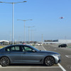 BMW 523d M Sport。直列6気筒が乗るエンジンベイを持つためボンネットが長いが、それでもキャビンの比率は昔に比べると高い。