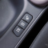 トヨタ ヤリスの駐車アシスト機能「アドバンスト パーク」の操作開始ボタン