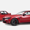 BMWの初代 M3 （1989年式）と新型 M4 クーペ のワンオフモデル