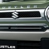 スズキ ハスラー 特別仕様車 J スタイル 専用メッキフロントグリル/メッキフォグランプガーニッシュ/フロントバンパーガーニッシュ[スチールシルバーメタリック]/HUSTLERアルファベットエンブレム[メッキ]（フロントフード）
