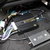 シート下にはヘリックスのDSPアンプであるM5 DSP MK2を取り付ける。コンパクトなボディで取り付け位置を選ばないのも魅力。