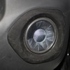 ドアにアフターバッフルで取り付けるDS-G300のミッドバス。ドアパネルにフィットするように作られたアウターバッフルがスマート。