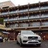 ボルボ XC90 B5 Momentum。福島の飯坂温泉にて。