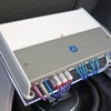 JLオーディオのパワーアンプ・Z700/5。マリーンモデルによるホワイトボディが独特のムードを持っているモデル。