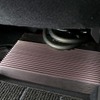 運転席のシート下に設置されるのはグラウンドゼロのパワーアンプGZUN4.150シート下スペースには余裕があり取り付けもスマート。