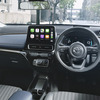 トヨタ アクア 新型 Z（2WD）（内装色：コジー［ブラック×ダークネイビー］）＜オプション装着車＞スライド式スマホトレイ使用イメージ