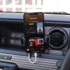スマートフォンを車内で活用している一例。