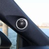 Aピラーには採用しているキッカーQSのツイーターをビルトイン取り付け。純正グリルを使ってデザイン性をアップ。