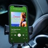 音楽ソースとしてメインに使うのはiPhone。好きな楽曲を一手に集約しているのでポータブルでも車内でもフル活躍する。