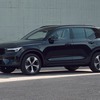 ボルボ XC40 アルティメット B4 AWD ダークエディション