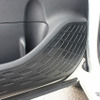 内張りパネル内にスピーカーが取り付けられたオーディオカーの一例（フォーカル・デモカー）。