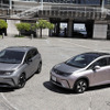 左：BYD ドルフィン（アーバングレー）　右：BYD ドルフィン ロングレンジ（コーラルピンク+アーバングレー）