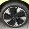 タイヤはオプションの245/40R20サイズ。通常は245/45R19。