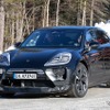ポルシェ『マカンEV』の姿をしたアウディ 『Q8 e-tron』次期型プロトタイプと思われる車両（スクープ写真）