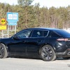 ポルシェ『マカンEV』の姿をしたアウディ 『Q8 e-tron』次期型プロトタイプと思われる車両（スクープ写真）