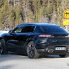 ポルシェ『マカンEV』の姿をしたアウディ 『Q8 e-tron』次期型プロトタイプと思われる車両（スクープ写真）
