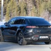 ポルシェ『マカンEV』の姿をしたアウディ 『Q8 e-tron』次期型プロトタイプと思われる車両（スクープ写真）