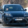 ポルシェ『マカンEV』の姿をしたアウディ 『Q8 e-tron』次期型プロトタイプと思われる車両（スクープ写真）