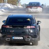 ポルシェ『マカンEV』の姿をしたアウディ 『Q8 e-tron』次期型プロトタイプと思われる車両（スクープ写真）
