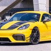 ポルシェ 718 ケイマン GT4 RS の「マンタイキット」装着車