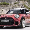 MINI ハッチバック 新型の「JCW」のプロトタイプ