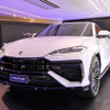 「史上最も美しい」ランボルギーニのスーパーSUV『ウルスSE』日本発表　HV化も「ダウンサイジングではない」 画像