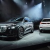 アウディ SQ6 e-tron（向かって左）とQ6 e-tron