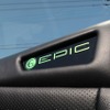 EPICのロゴをアクリルで配置したデザインが目立ってる。ドア上部を加工して取り付けられたインパクト大な処理だ。