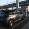 三重県四日市市の日産ディーラーでロングレンジを充電中。