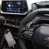 スマホを純正システムにブルートゥース接続することでトラックチェンジなどの操作を行えるようにしているのも使い勝手が良い。