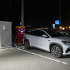 BYD シーライオン7 フラッシュの充電器での充電シーン