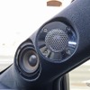 スピーカーをアピールするには絶好のAピラー加工、美しく質感の高いスピーカーユニットだからこそ映えるデザインとなった。