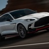 アストンマーティンのSUVがさらにパワーアップ！新型『DBX S』は727psへ、軽量化で走りが進化 画像