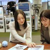 スズキ ワゴンRスマイルのスタイリングを担当した長谷川尚実さん（左）とCMFを担当した山下百香さん（右）
