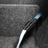 スポーツ走行時にサブウーファーを素早く脱着しやすいように配線はカプラーで接続されていることがわかる。