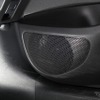 ブルームーンオーディオのVX165のミッドバスはドア純正位置にインナー取り付けされる。実用性とサウンドを両立させた。